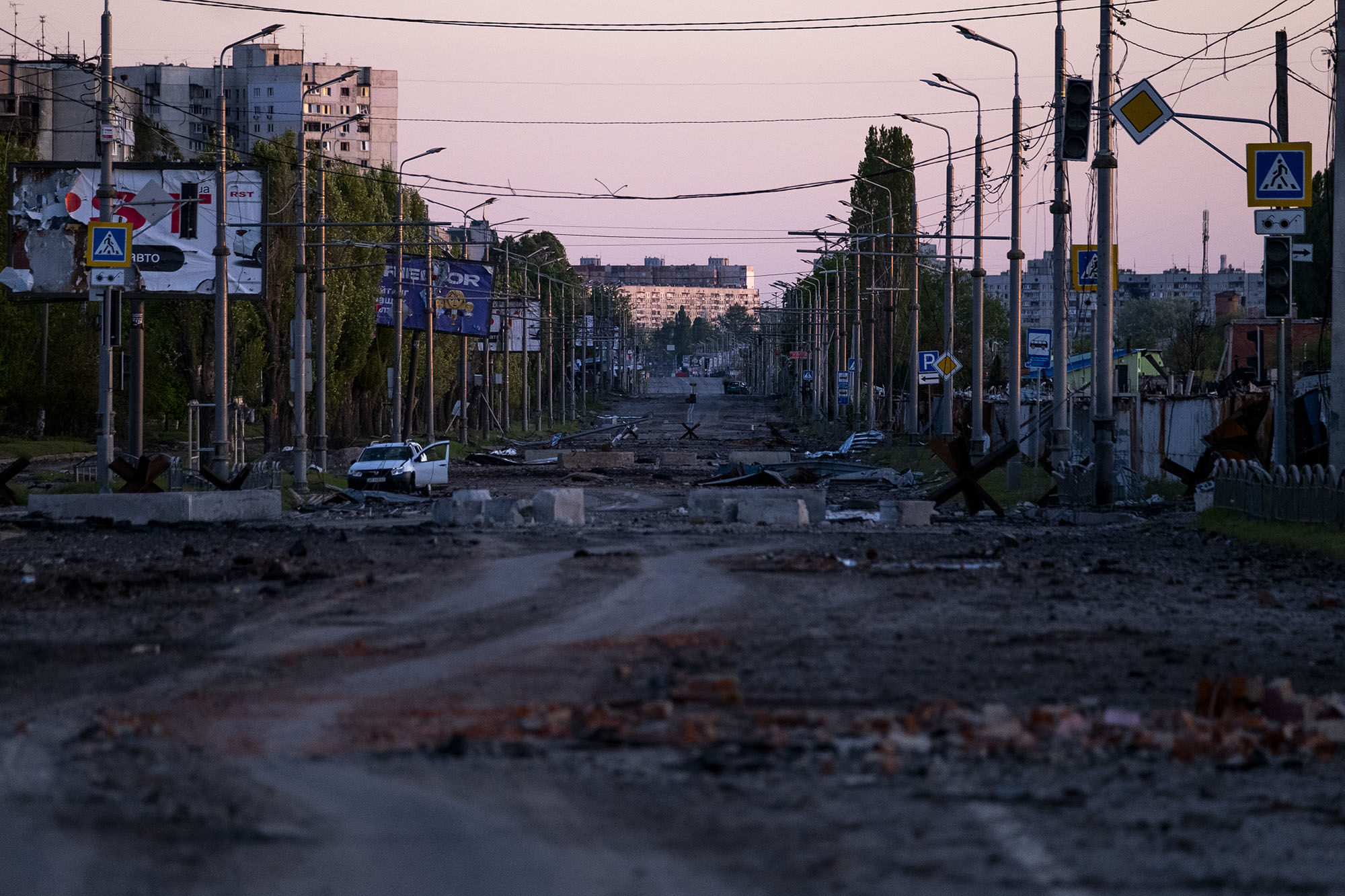Kharkiv destruida pelo bombardeamento dos russos