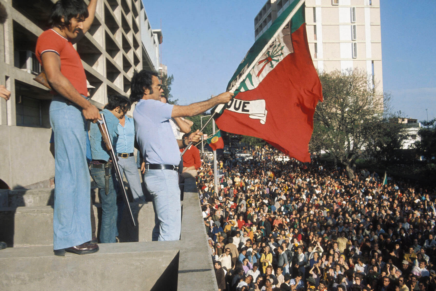 A revolta dos colonos brancos durou vários dias e estalou quando se celebrou o acordo que reconheceu o direito do povo moçambicano à independência, assinado em Setembro de 1974 em Lusaca