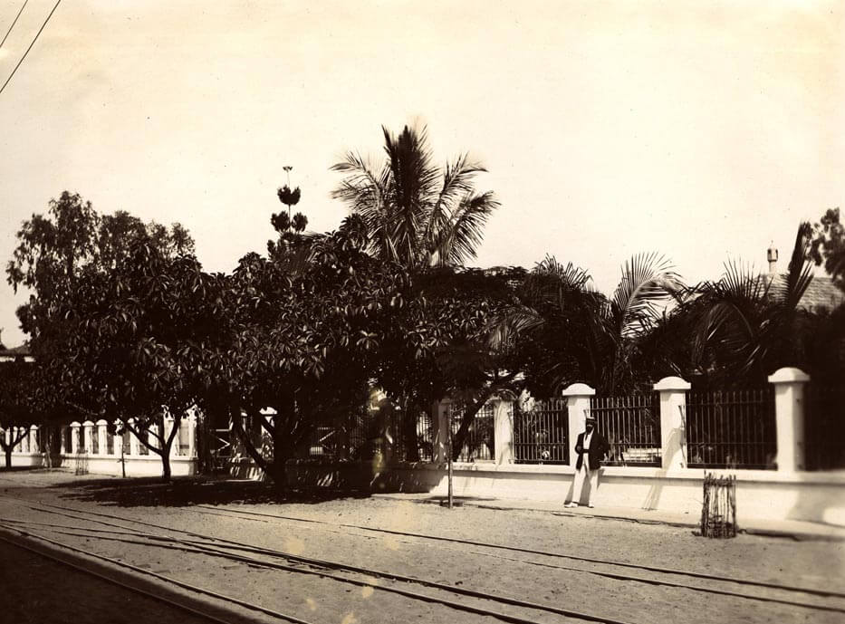Exterior do Hospital Rainha D. Amélia em 1909. Hoje chama-se Hospital Central da Beira e é um dos mais antigos de Moçambique