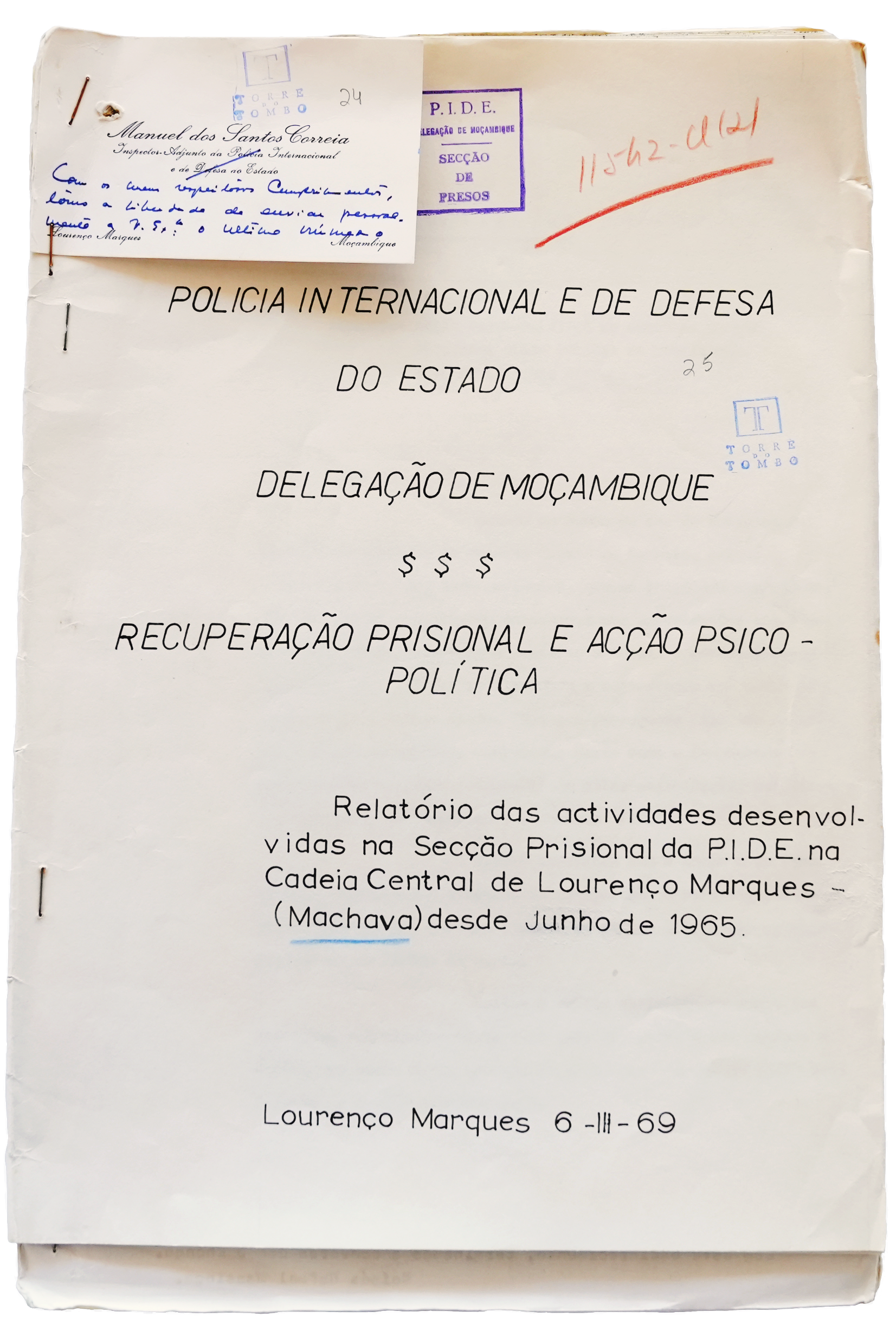 Capa do relatório que Manuel dos Santos Correia, director da Machava, enviou para Lisboa, em Março de 1969, e no qual detalha o seu projecto de doutrinamento e depuração dos prisioneiros. No canto superior esquerdo está o seu cartão de visita