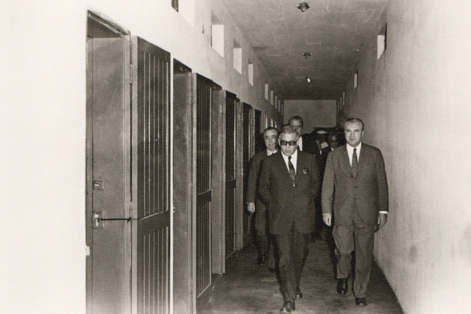 Numa visita feita em Outubro de 1972, Joaquim Silva Cunha, ministro do Ultramar (à esquerda), viu algumas das celas. Estava acompanhado pelo governador geral de Moçambique, Manuel Pimentel dos Santos (à direita)